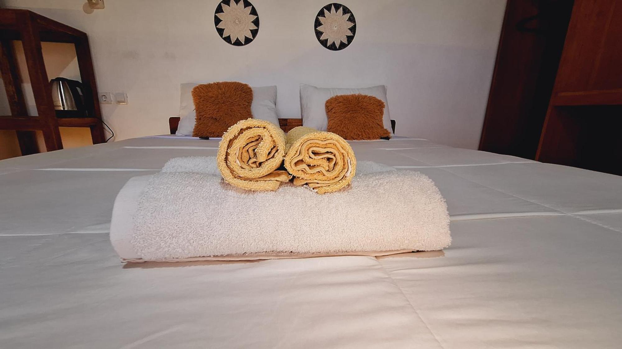 Bunga Homestay Lombok Tetebatu Bilik gambar