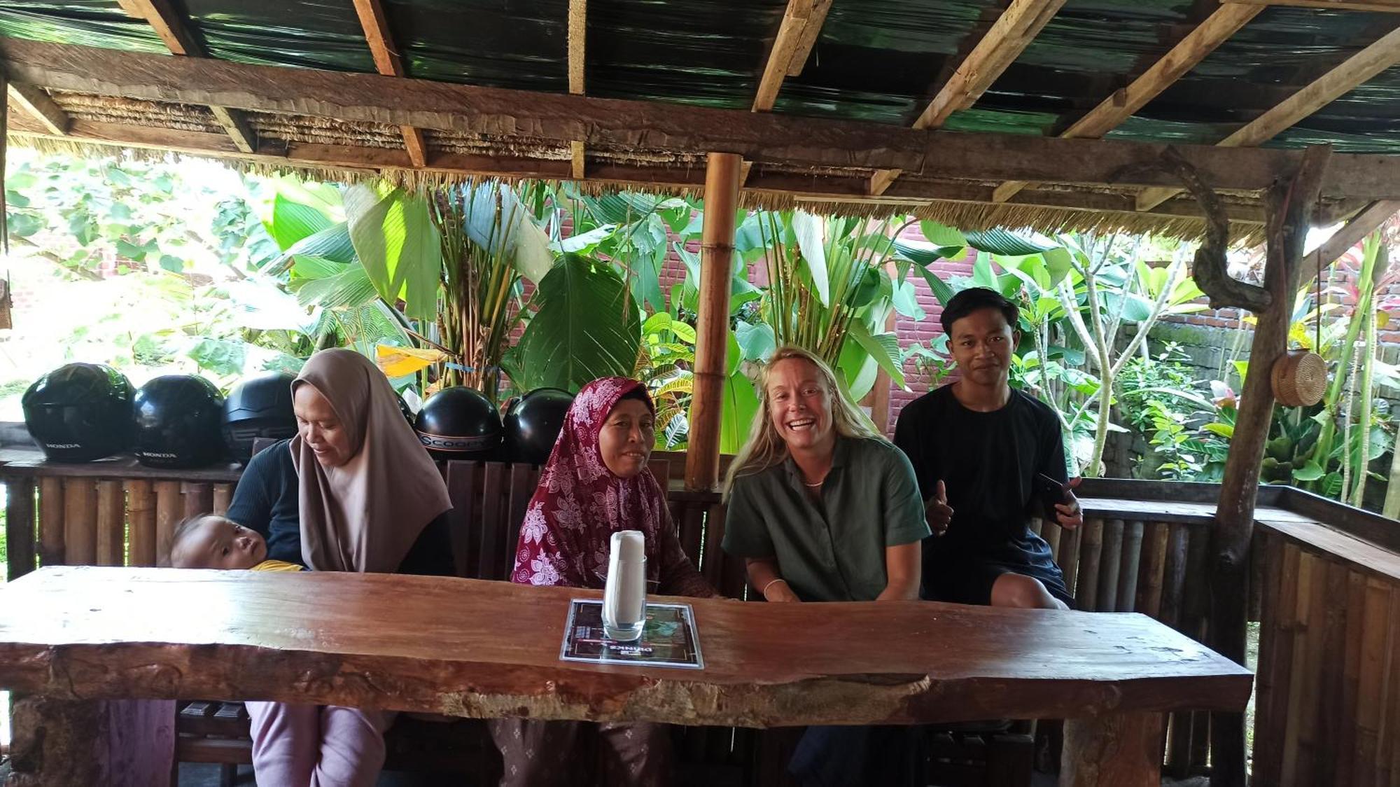 Bunga Homestay Lombok Tetebatu Bilik gambar